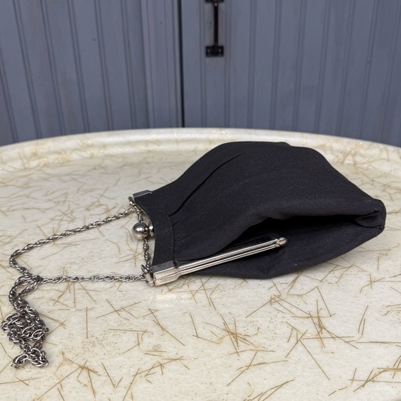 Vintage Black Pleated Clutch with Adjustable Chain Kiss Lock Evening Bag - Picture 11 of 12